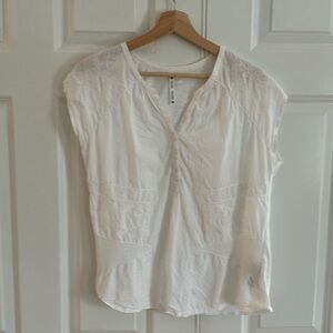 Khul white short sleeve shirt, size Medium